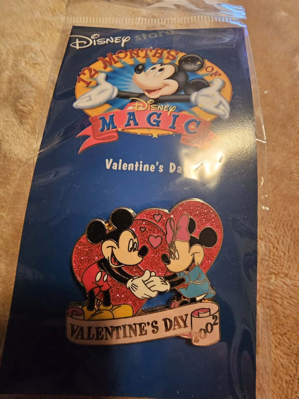 Disney Valentine's Day Mickey‎ & Minnie Enamel Pin - Red Glitter ❤️❤️